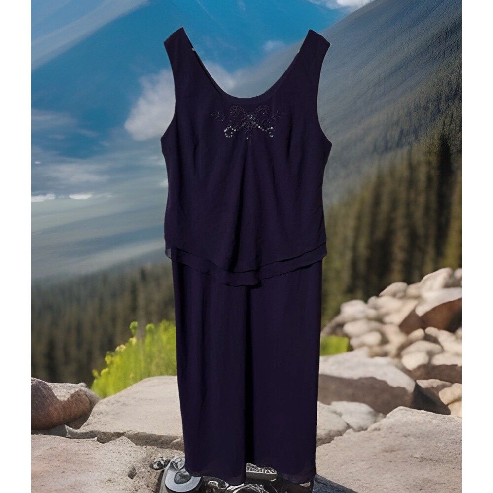 Studio 1 Sleeveless Purple Formal Gown Lined Women's Size 16 Sequins and Beads